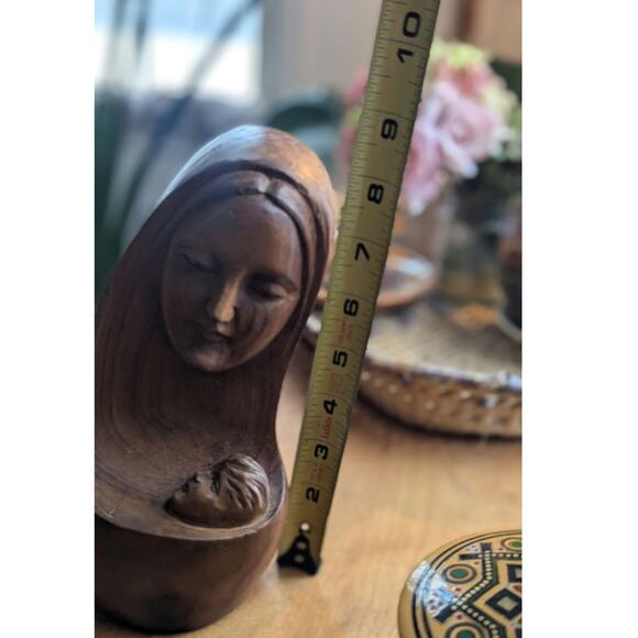 Hand-Carved Wooden Mother & Child Sculpture – Vintage Religious Art Home Decor - Picture 8 of 9